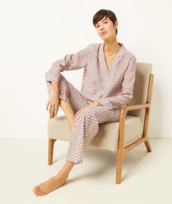 Luxuriöse Pyjamahose mit Seidenglanz und Print - Ecru