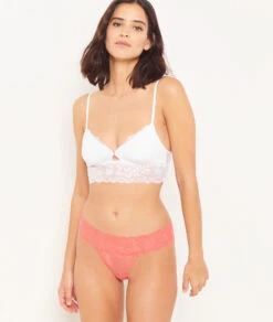 SWEET String en Dentelle Corail : Élégance et Raffinement